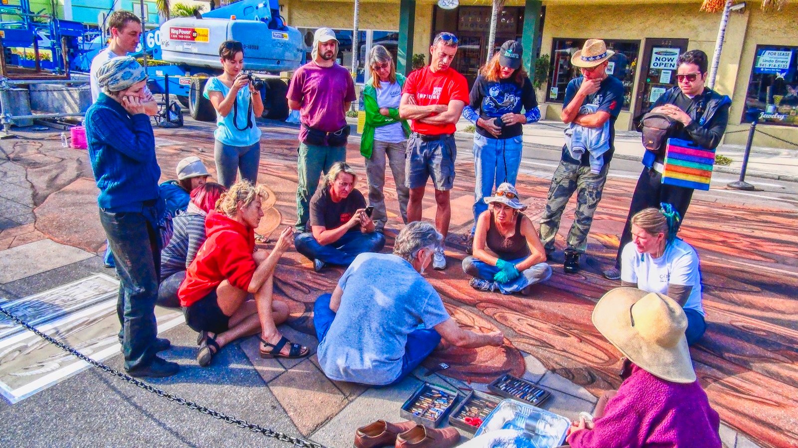 Internationally-acclaimed 3D artist Kurt Wenner works with talent street chalk artists on his marquee project.