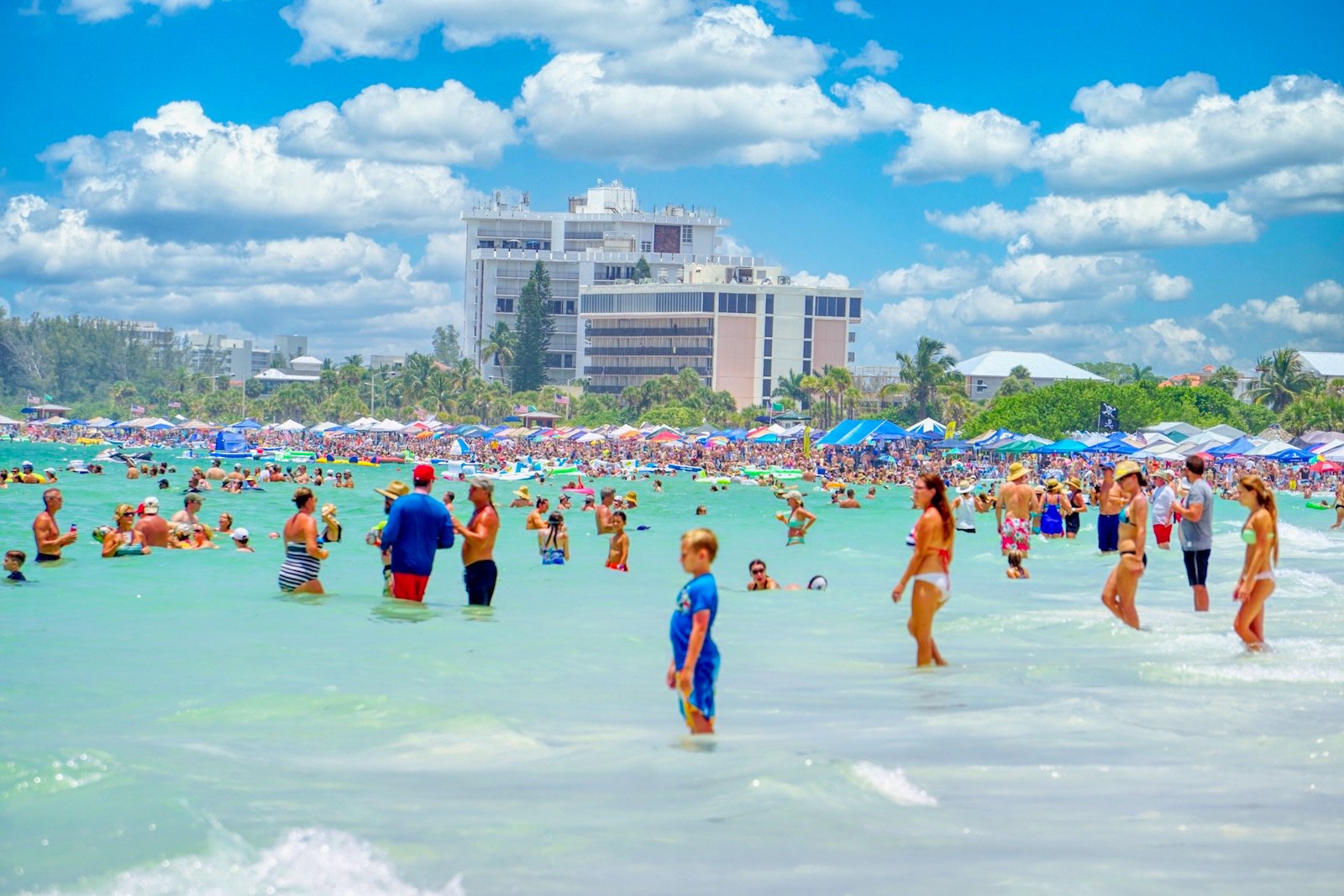 Sarasota's annual Grand Prix Powerboat Festival attracts thousands to Lido Beach