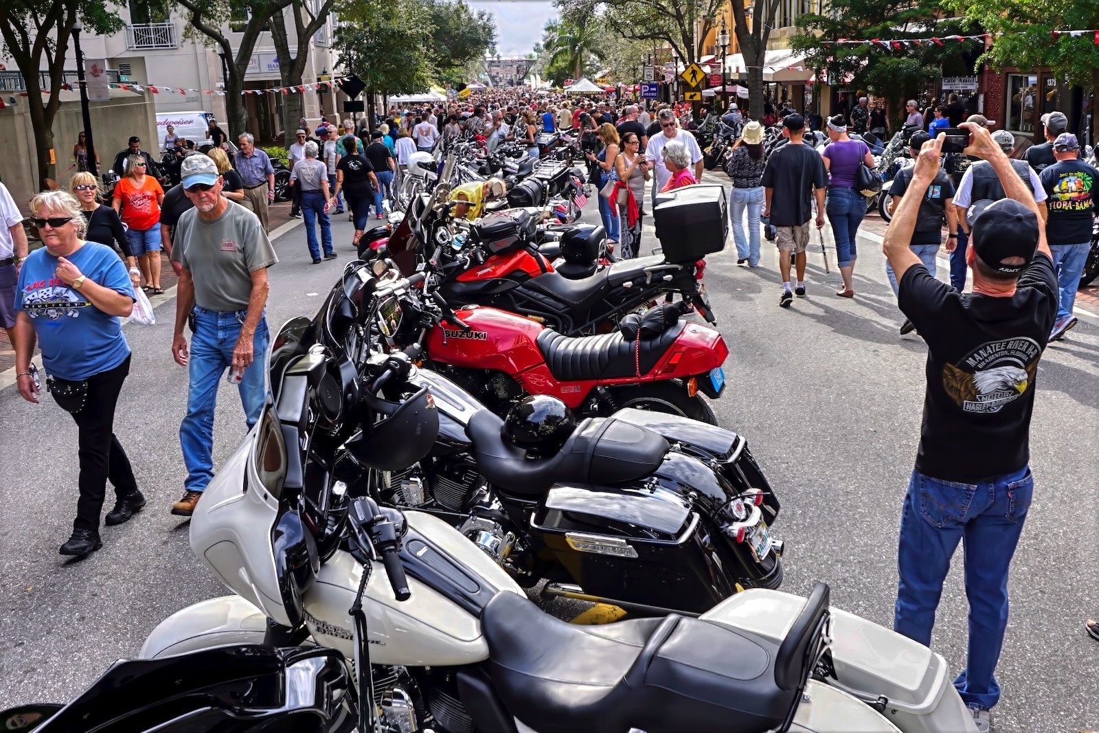 Thunder by the Bay Sarasota squeezes onto Main Street