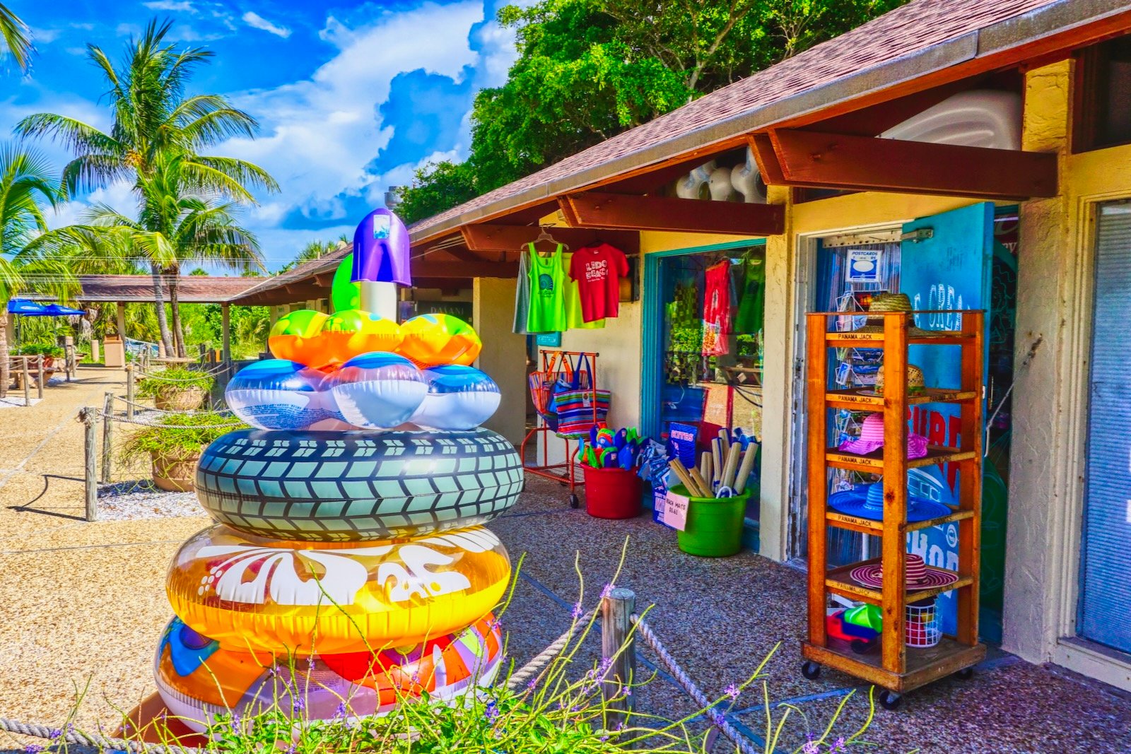 Iconic, unfussy pavilion at Lido Beach