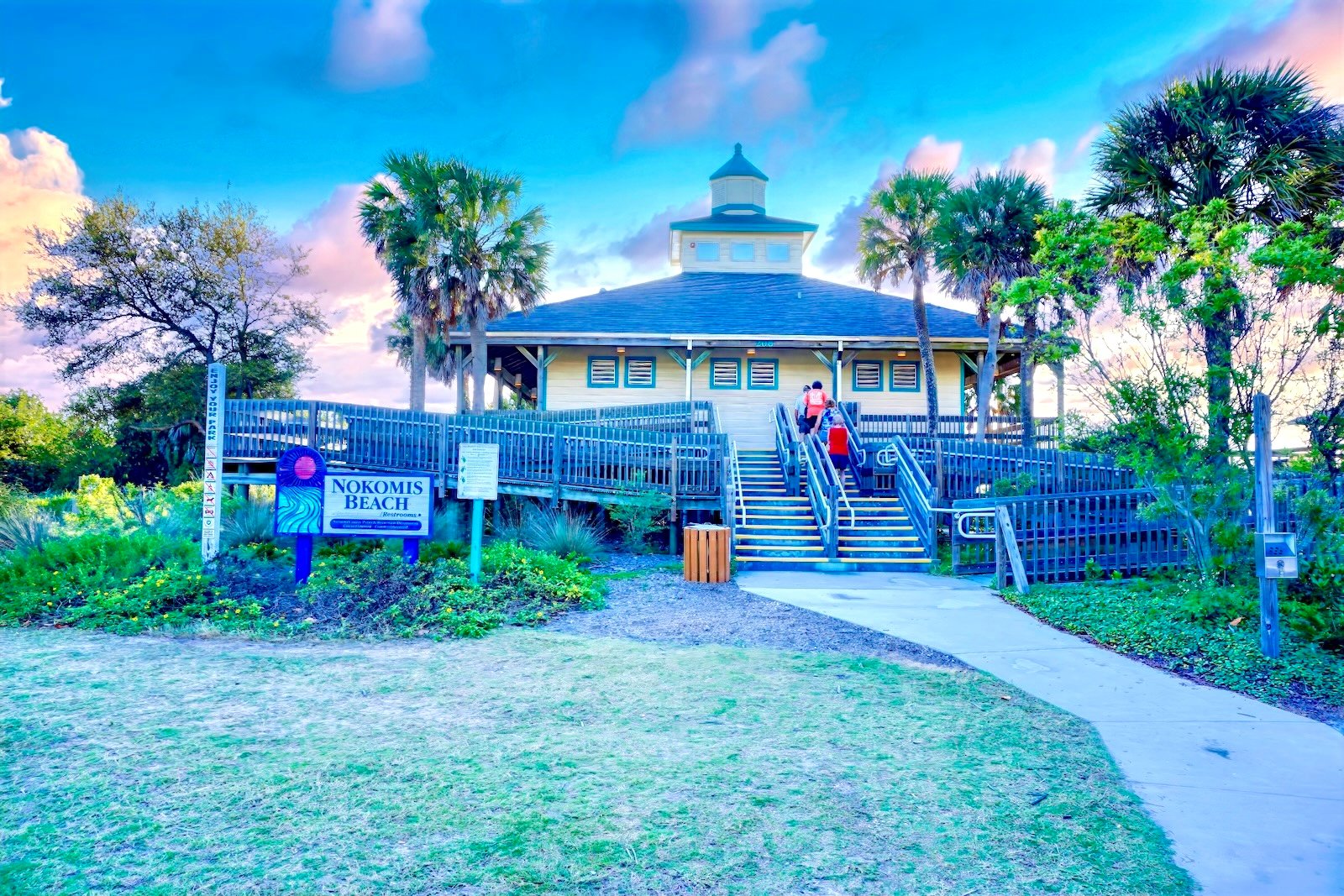 simple pavilion/restrooms at Nokomis Beach Florida