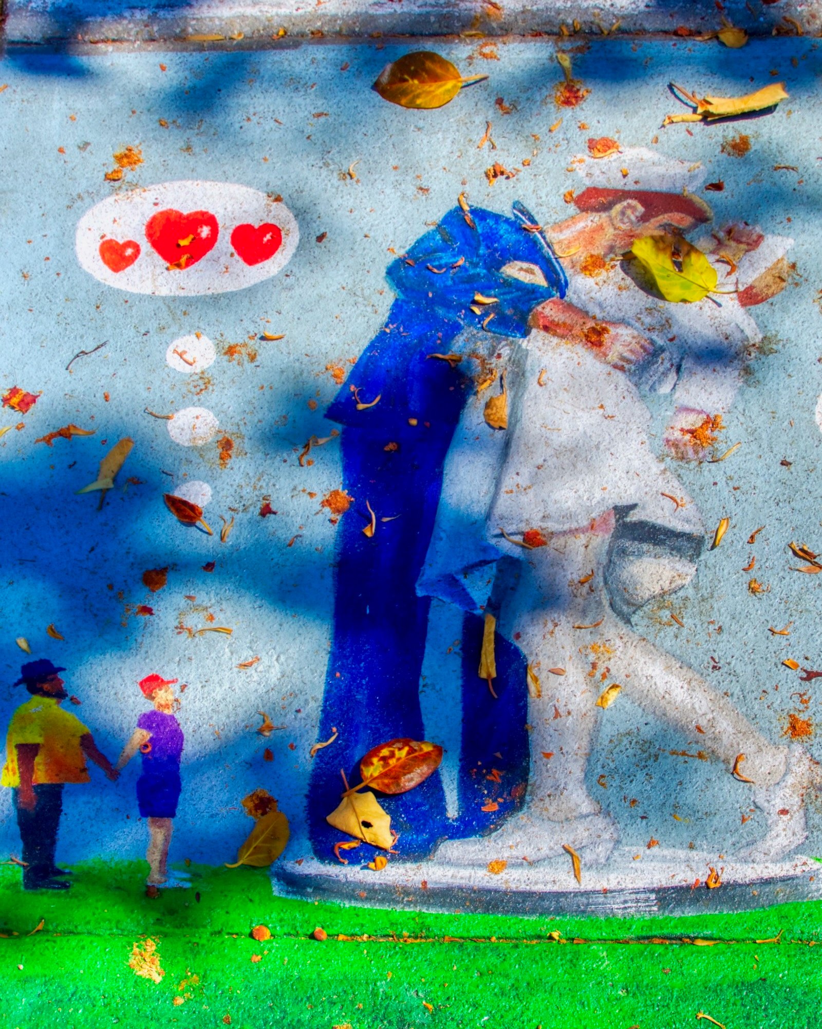 Unconditional Surrender statue impresses in Sarasota sidewalk art