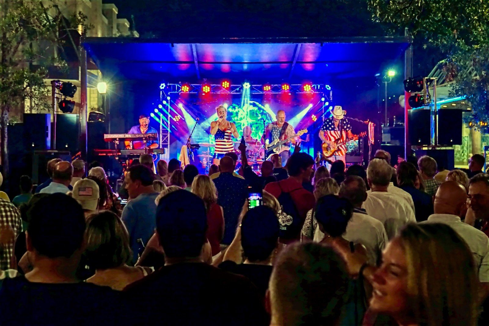 DSC05088 (1) UTC On the Green