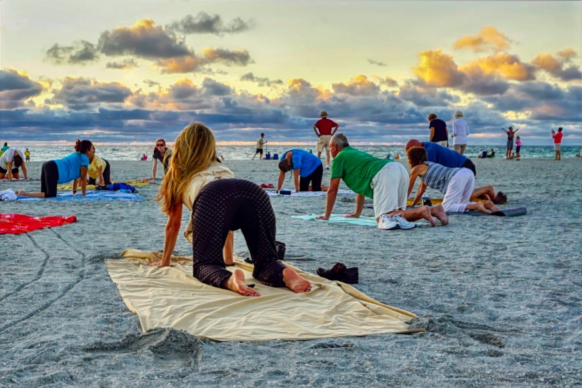 DSC03057 sunset yoga