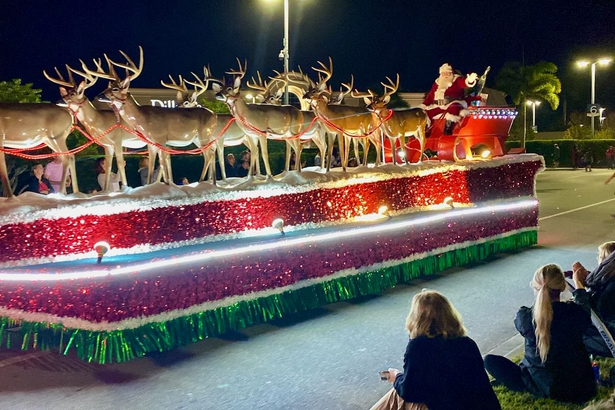 IMG_5511 SANTA ARRIVES IN SARASOTA UTC