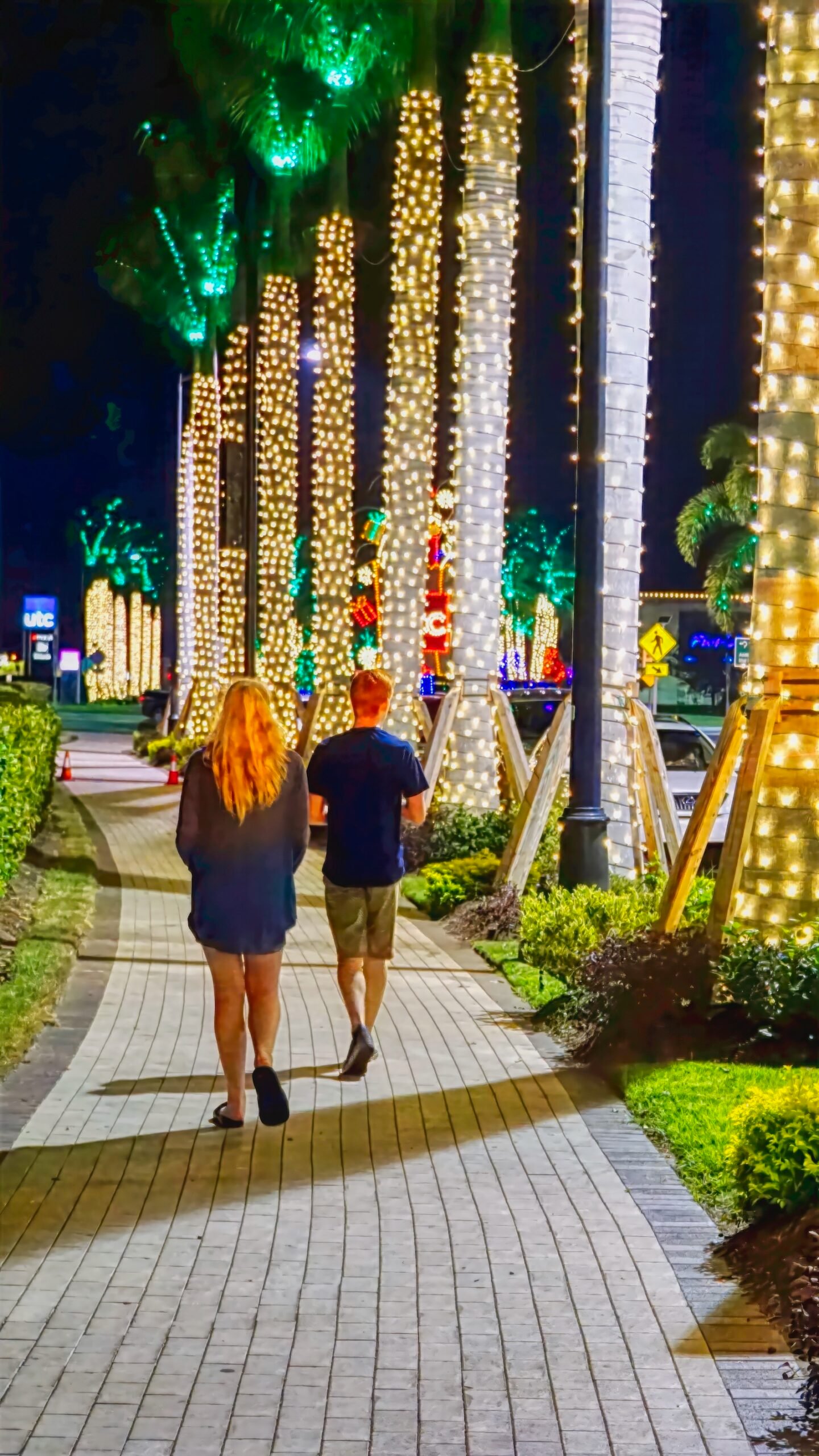 kids enjoying palms wrapped in lights at UTC Christmas