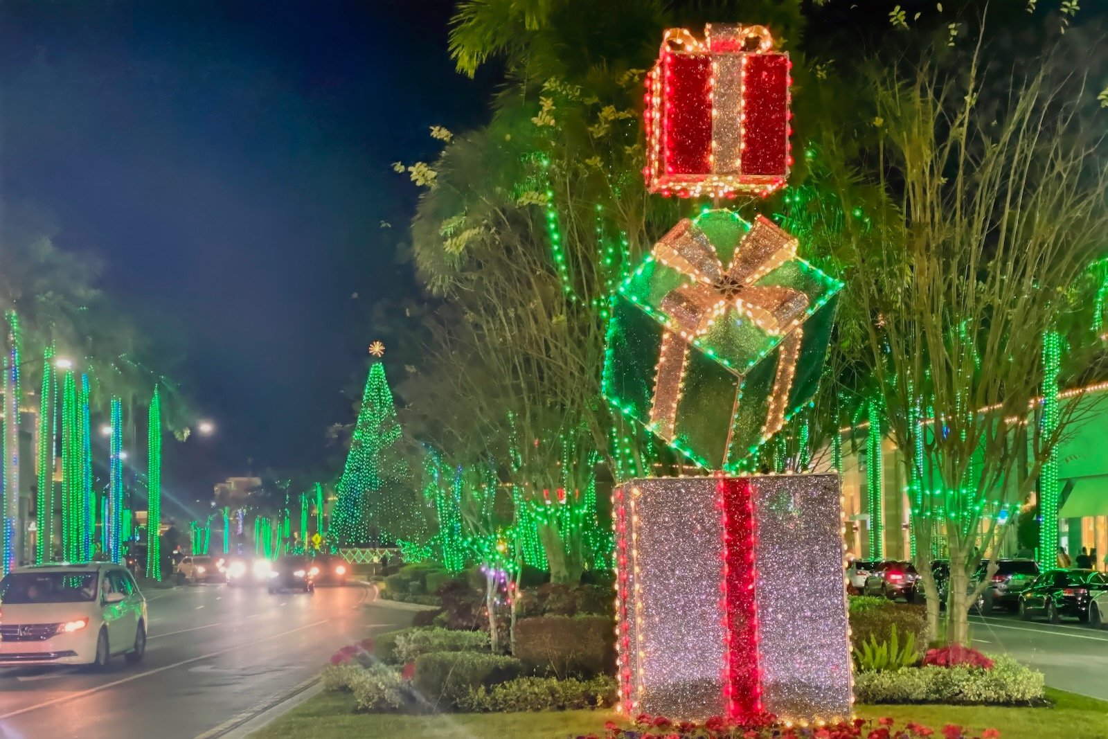 UTC Christmas green lights