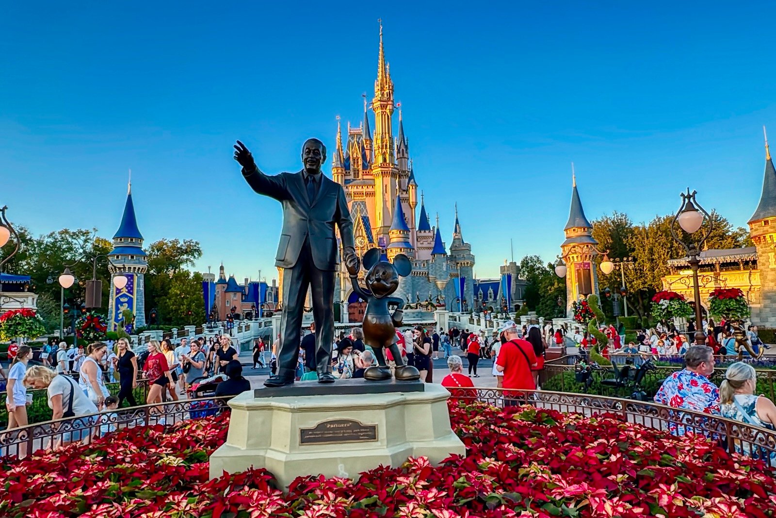Mickey's Very Merry Christmas Party -Walt Disney Cinderella's Castle